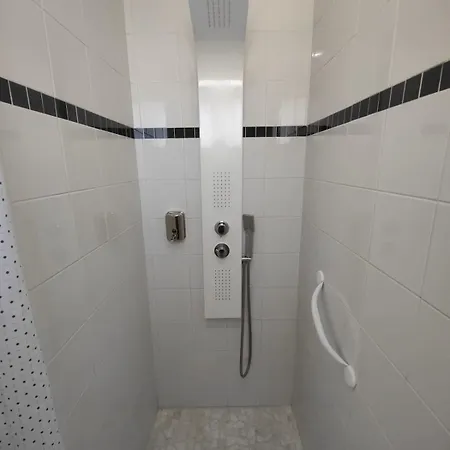 Chez Pierre, * La Ville-Dieu-du-Temple